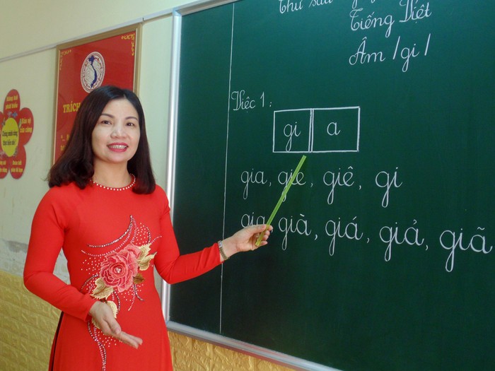 Cô giáo Nguyễn Thị Hằng luôn biết cách truyền lửa cho học sinh (Ảnh: Lã Tiến)