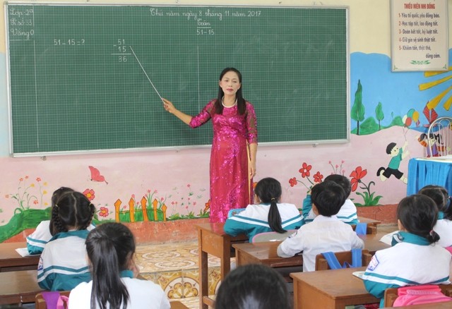 Cô Lan luôn tâm nguyện, làm thế nào để tạo chuyển biến mạnh mẽ trong việc nâng cao chất lượng dạy và học của trường. (Ảnh: Hà Phương)