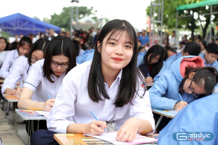 Học sinh Trường Trung học phổ thông Trần Nguyên Hãn ước mơ thành phố Hải Phòng xanh, sạch đẹp trong tương lai. (Ảnh: Lã Tiến)