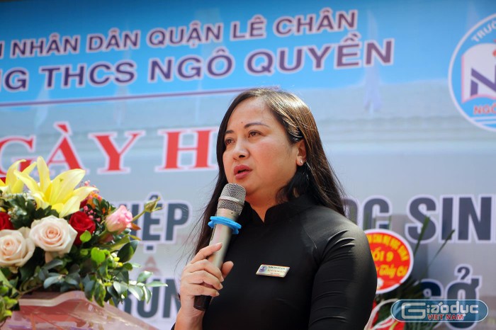 Cô giáo Nguyễn Thị Thu Hương, Hiệu trưởng Trường Trung học cơ sở Ngô Quyền mong muốn các bậc phụ huynh đừng quá kỳ vọng để gây áp lực cho con em mình trước kỳ thi vào lớp 10. (Ảnh: Lã Tiến)