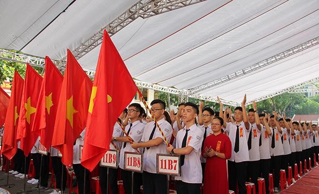 Học sinh Trường Trung học phổ thông Ngô Quyền từng bừng chào đón khai giảng năm học mới (Ảnh: CTV)