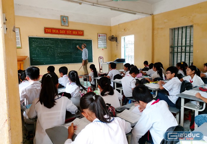 Sau khi công dân có đơn tố cáo, Trường Trung học cơ sở Liên Hòa đã rà soát và trả lại số tiền đã chi trả thiếu cho người nghèo (Ảnh: Lã Tiến)