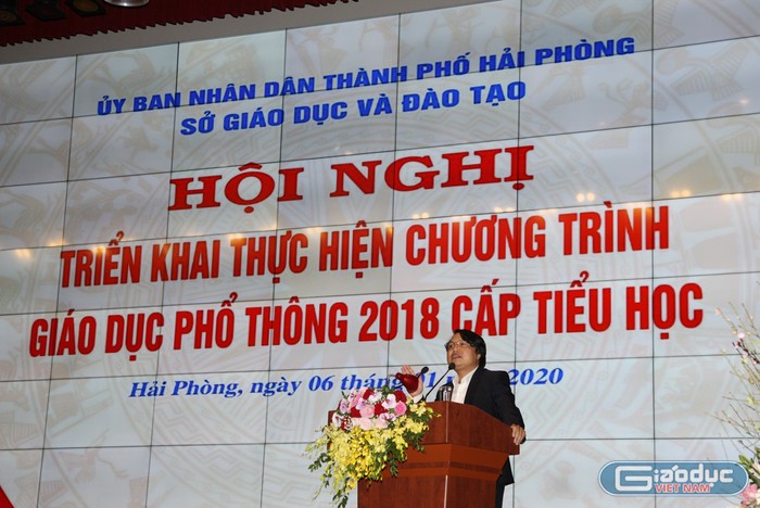 Tiến sĩ Tạ Ngọc Trí, Phó Vụ trưởng Vụ Giáo dục Tiểu học (Bộ Giáo dục và Đào tạo) phát biểu tại hội nghị (Ảnh: Lã Tiến)