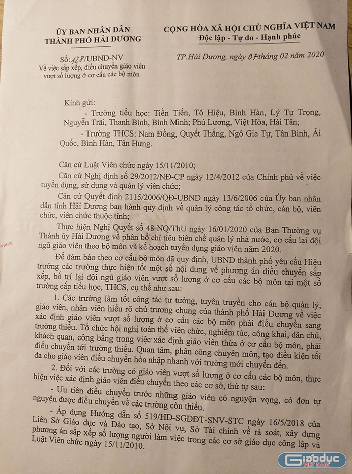 Công văn của Ủy ban nhân dân thành phố Hải Dương chỉ đạo các nhà trường thực hiện việc xét giáo viên điều chuyển (Ảnh: Lã Tiến)