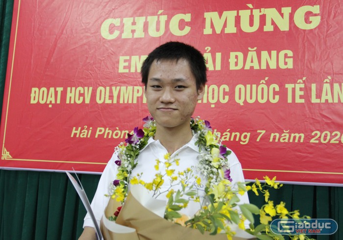 Em Lý Hải Đăng xuất sắc đoạt tấm huy chương Vàng Olympic Hóa học quốc tế 2020 (Ảnh: Lã Tiến)