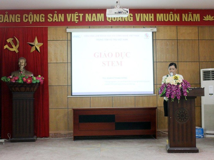 Cô giáo Hồng có nhiều nỗ lực nghiên cứu nhằm phát triển năng lực Toán học cho học sinh tiểu học (Ảnh: Nhân vật cung cấp)