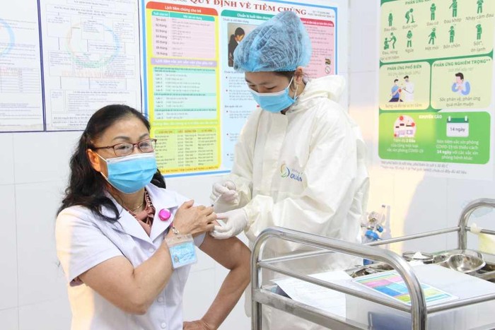 Theo kế hoạch, từ ngày 18 đến 20/12 khi được phân bổ đủ liều vắc-xin, Bệnh viện Sản Nhi Quảng Ninh sẽ tiêm cho gần 600 cán bộ, nhân viên y tế đang làm việc trực tiếp tại khu vực điều trị cho bệnh nhân Covid-19.