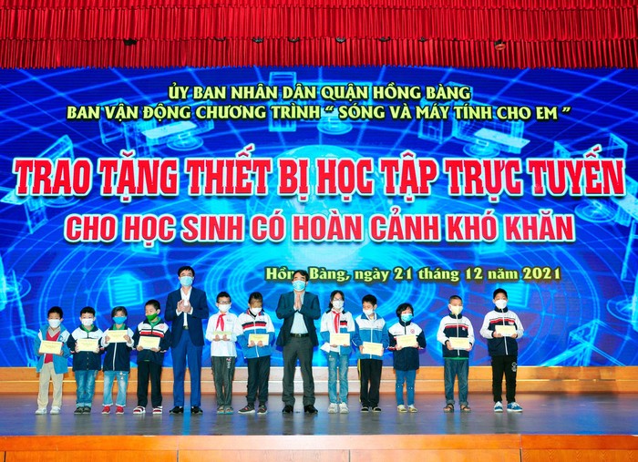 Thời gian tới, Ban Vận động Chương trình “Sóng và máy tính cho em” quận tiếp tục vận động, tiếp nhận tài trợ (Ảnh: CTV)