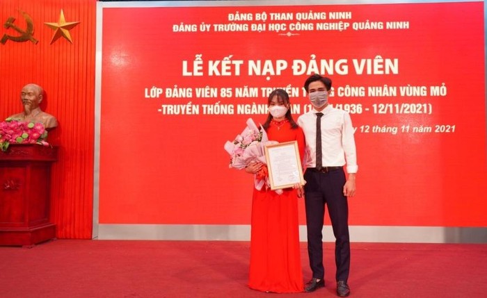 Nguyễn Thị Hồng Nhung và Đinh Đình Việt đều là những sinh viên có thành tích xuất sắc trong học tập và tích cực tham gia phong trào thi đua, hoạt động tình nguyện (Ảnh: BQN)