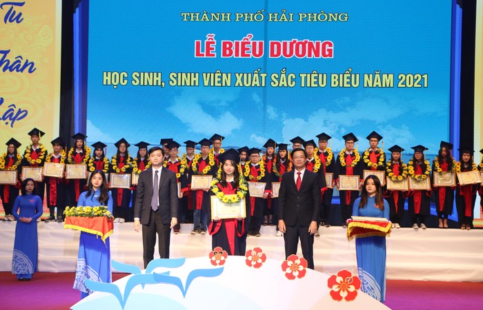 157 học sinh, sinh viên có thành tích xuất sắc được tôn vinh trong buổi lễ (Ảnh: CTV)