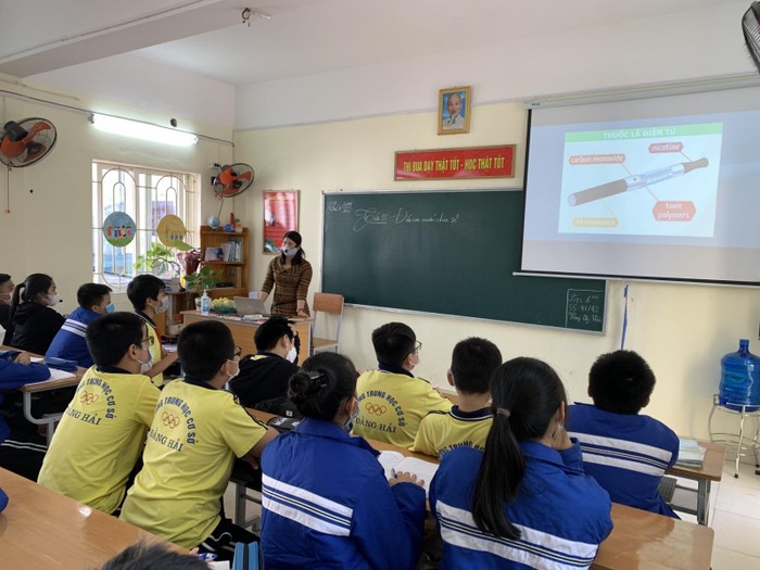 Lớp 6A8, Trường Trung học cơ sở Đằng Hải (quận Hải An, Hải Phòng) được cô giáo tuyên truyền về thuốc lá điện tử trong tiết sinh hoạt lớp. (Ảnh: CTV)