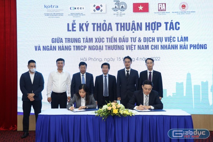 Ký biên bản ghi nhớ giữa Khu công nghiệp Deep C và Công ty Trách nhiệm hữu hạn LogisValley HTNS (Ảnh: Lã Tiến)