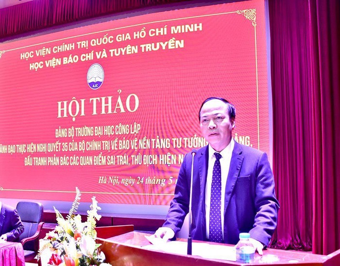 PGS.TS Mai Đức Ngọc, Bí thư Đảng ủy, Chủ tịch Hội đồng Học viện Báo chí và Tuyên truyền phát biểu khai mạc hội thảo (Ảnh: CTV)