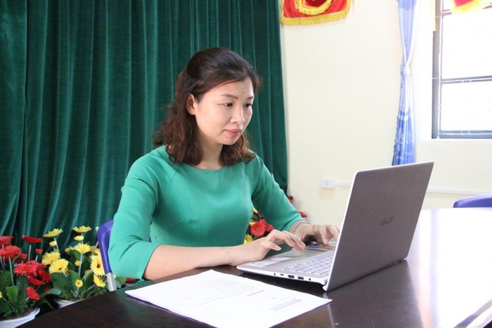 Cô giáo Nguyễn Thị Quỳnh say mê nghiên cứu phương pháp giảng dạy mới, để mỗi tiết học trở nên sinh động, lý thú hơn. (Ảnh: PD)