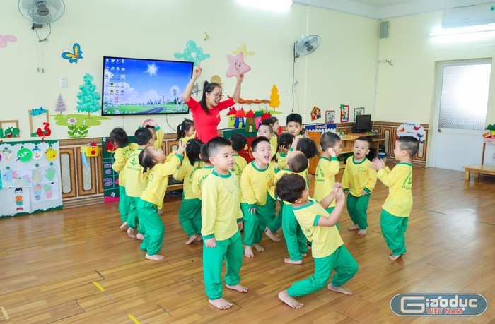 Cô giáo Nguyễn Thị Hoài Hương cho biết: “Giáo viên mầm non là nghề có rất nhiều việc không tên với vô vàn khó khăn không nói hết bằng lời&quot;. (Ảnh: NVCC)