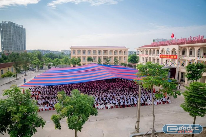 Trường Trung học phổ thông Lê Chân đã hoàn trả phụ huynh toàn bộ số tiền huy động tài trợ xây trạm biến áp (Ảnh: CTV)