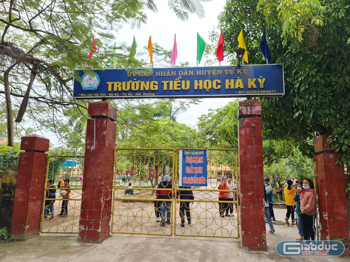 Cơ sở vật chất của Trường Tiểu học Hà Kỳ xuống cấp nghiêm trọng, nhà trường thiếu phòng học nên phải cho học sinh đi học nhờ. (Ảnh: Lã Tiến)