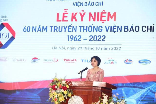 Phó giáo sư, Tiến sĩ Đỗ Thị Thu Hằng - Viện trưởng Viện Báo chí phát biểu khai mạc lễ kỷ niệm 60 năm ngày truyền thống (Ảnh: CTV)