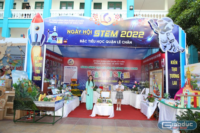 Ngày hội STEM - STEAM quận Lê Chân năm học 2022-2023 thu hút gần 100 sản phẩm tham dự (Ảnh: PNC)