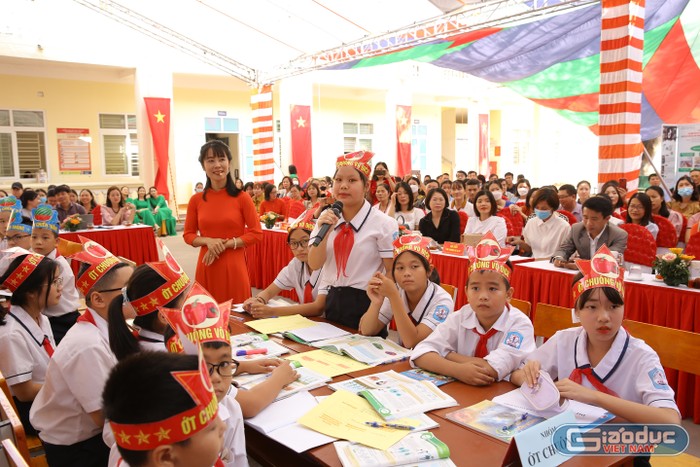 Tiết dạy: &quot;Sự lớn lên và sinh sản của tế bào” dạy học theo định hướng giáo dục STEM do cô giáo Hoàng Thị Loan và các em học sinh lớp 6A1, Trường Trung học cơ sở Nam Hà thực hiện (Ảnh: LT)