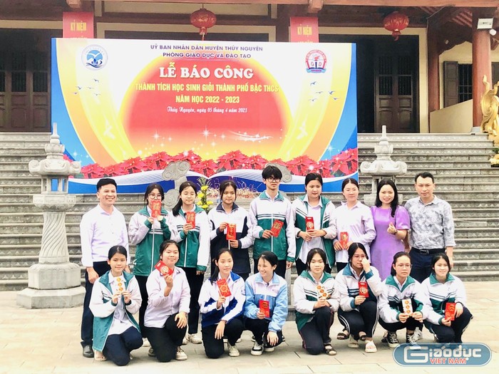 Đội tuyển học sinh giỏi của Trường Trung học cơ sở An Lư (Ảnh: Nhà trường cung cấp)