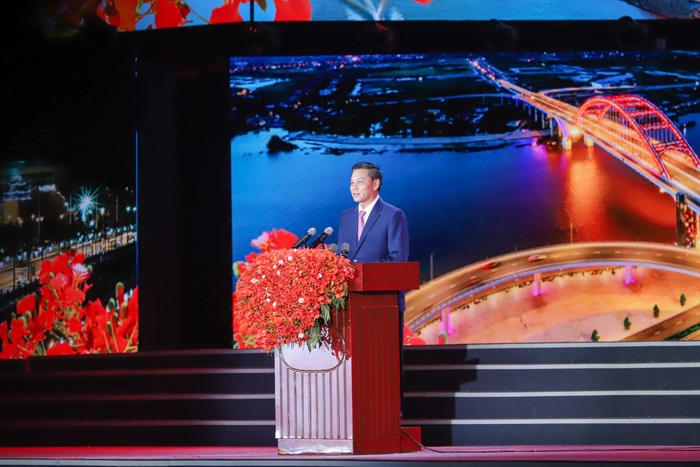 Ông Nguyễn Văn Tùng – Chủ tịch Uỷ ban nhân dân thành phố Hải Phòng phát biểu khai mạc lễ hội (Ảnh: ĐT)