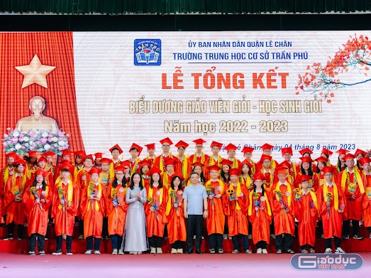 Trường Trung học cơ sở Trần Phú biểu dương học sinh giỏi năm học 2022-2023 (Ảnh: MT)