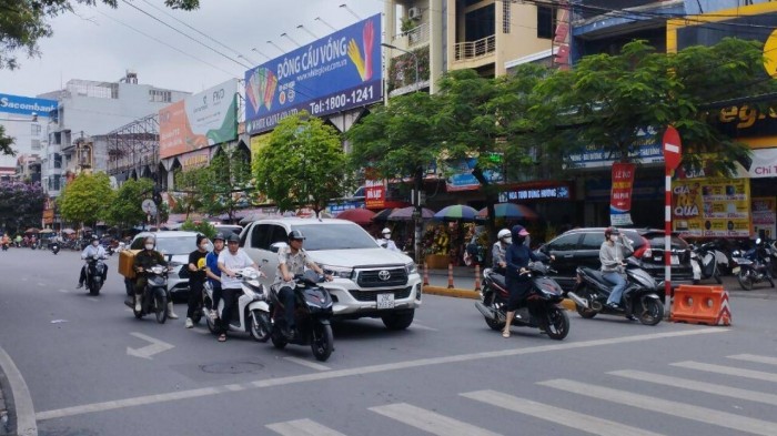 Ý thức chấp hành hiệu lệnh đèn tín hiệu giao thông của người điều khiển phương tiện đã cải thiện rõ rệt sau 1 tháng triển khai phạt nguội qua camera giám sát.