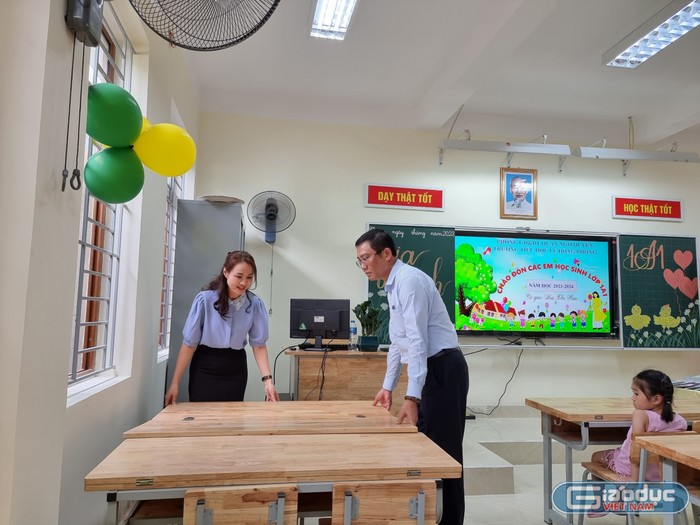 Giám đốc Sở Giáo dục và Đào tạo Hải Phòng kiểm tra tại Trường Tiểu học Lê Hồng Phong (Ảnh: Lã Tiến)