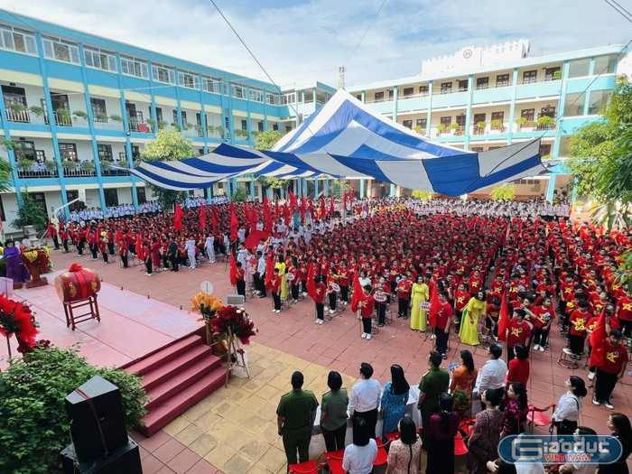 Năm học 2023-2024 là năm Trường Trung học cơ sở Trần Phú (quận Lê Chân) được lựa chọn là đơn vị tiên phong cấp trung học cơ sở cho Kế hoạch &quot;Triển khai đề án dạy và học tiếng Hàn Quốc&quot; vào nội dung dạy học Ngoại ngữ cùng tiếng Anh trong nhà trường (Ảnh: MT)