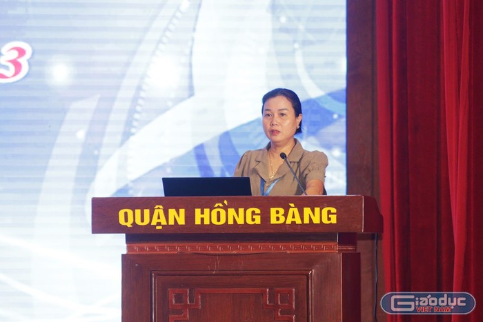 Bà Lê Thị Vân - Phó chủ tịch Thường trực Uỷ ban nhân dân quận Hồng Bàng phát biểu tại hội thảo (Ảnh: HT)