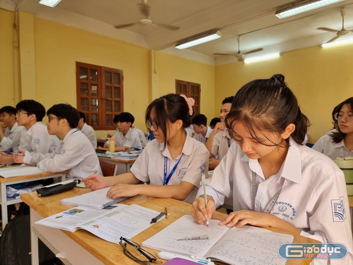 Tại Trường Trung học phổ thông chuyên Nguyễn Trãi, môn Tin học nhiều năm không tuyển được giáo viên dạy chuyên (Ảnh: Lã Tiến)