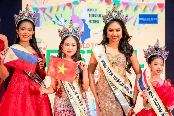 Em Trần Ngọc Gia Hân đăng quang cuộc thi &quot;Little Miss World Tourism&quot; 2023 (Ảnh: NVCC)