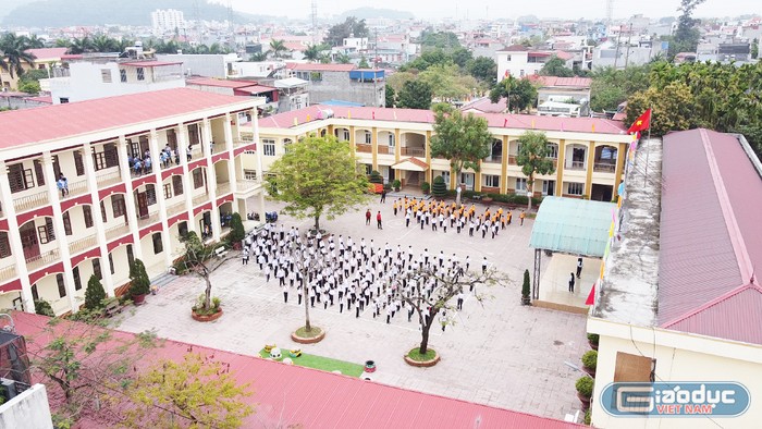 Trường Trung học cơ sở Đồng Hoà hiện nay được xây dựng khang trang, hiện đại, đáp ứng yêu cầu dạy và học (Ảnh: LT)