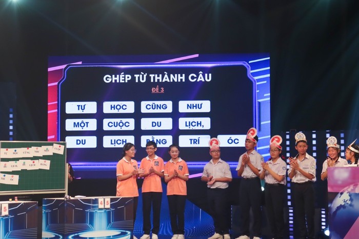 Đội thi Trường Trung học cơ sở Trần Phú thể hiện tài năng qua các phần thi (Ảnh: LMT)