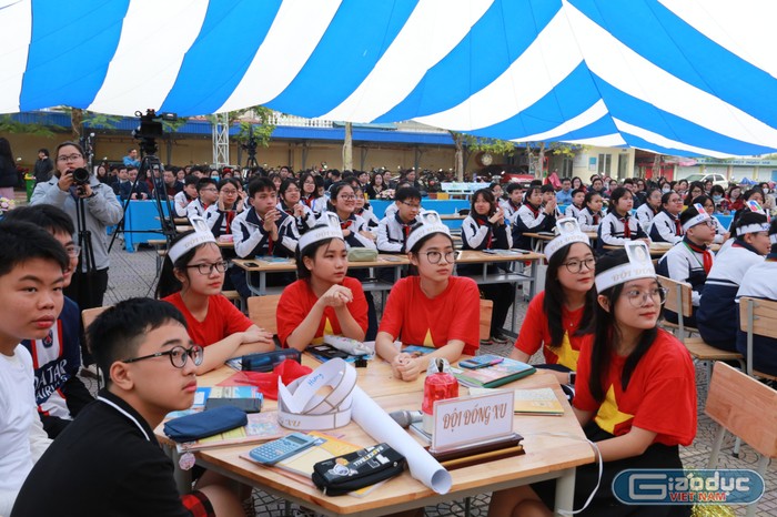 Giáo viên đã sử dụng nhiều phương pháp, kỹ thuật dạy học hiện đại (Ảnh: Lã Tiến)