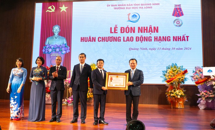 dhhl-don-nhan-huan-chuong-1.jpeg