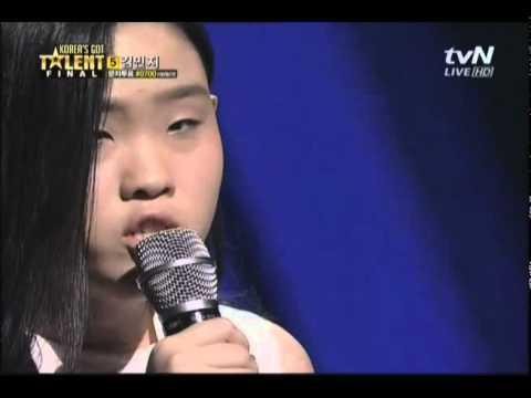Kim Min-jin đã làm bao trái tim người Hàn Quốc không cầm được nước mắt khi em cất tiếng hát.