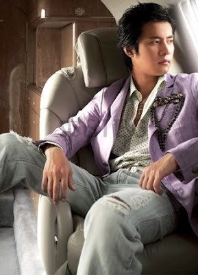 Nam diễn viên Ko Joo Won từng là "gà" của lò đào tạo nghệ sĩ Open World đang điêu đứng vì những tố cáo về scandal tình dục đối với học viên.