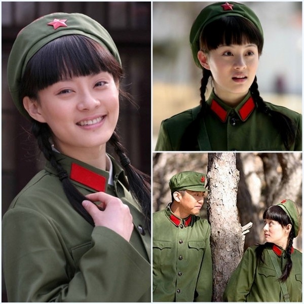 Tôn Lệ trong phim "Hạnh phúc tựa hoa" với nữ chiến sĩ trẻ Đỗ Quyên.