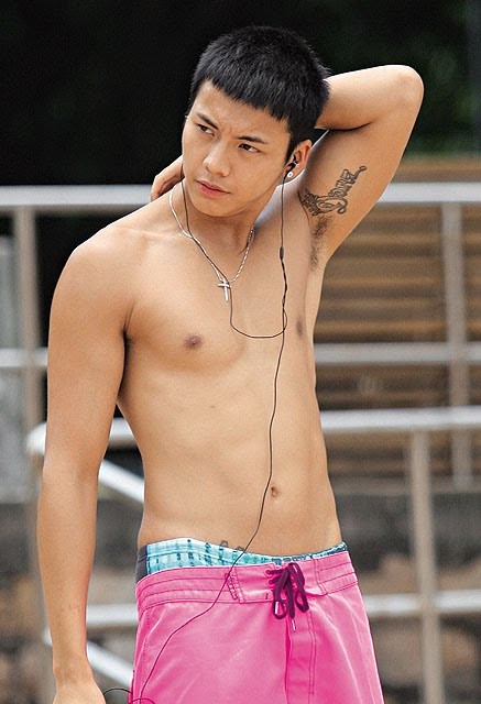 Nam diễn viên Trần Vỹ Đình cũng bị dính vào scandal ảnh khỏa thân.