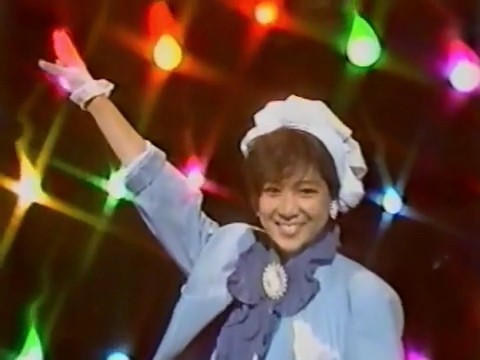 Hori Chiemi trong vai trò là một ca sĩ nhạc trẻ từng khuấy động các sân khấu ca nhạc của Nhật Bản những năm 1980.