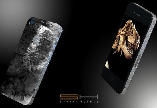 Trước đó hãng này cũng đã cho mạ kim cương lên mẫu iPhone 4 History Edition với giá 63.500 USD với 8.5 carat kim cương loại 1. Toàn bộ mặt sau của mẫu iPhone 4 được trang trí bằng răng khủng long bạo chúa T-rex 160 triệu năm tuổi cùng đá thiên thạch. Biểu tượng trái táo phía sau cũng được gắn những viên kim cương nhỏ liti. Hãng chỉ cho ra đời 10 chiếc với cùng thiết kế xa xỉ như vậy trên thị trường.