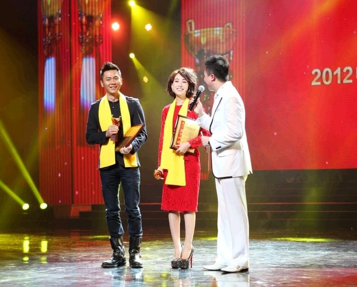 Nam diễn viên Lý Chấn và nữ diễn viên Mã Tô nhận giải Cặp đôi nam nữ diễn viên xuất sắc nhất đề tài phim thần tượng.