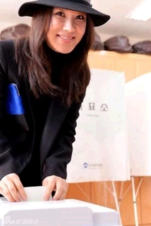 Nữ diễn viên, ca sĩ Jeong-hwaEom.