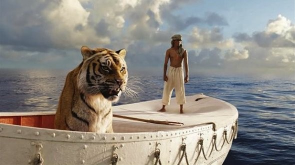 Và đây là hình ảnh biển trời mênh mông cùng một chú hổ Bengal xuất hiện trên phim thành phẩm qua sự phù phép của Rhythm & Hues.