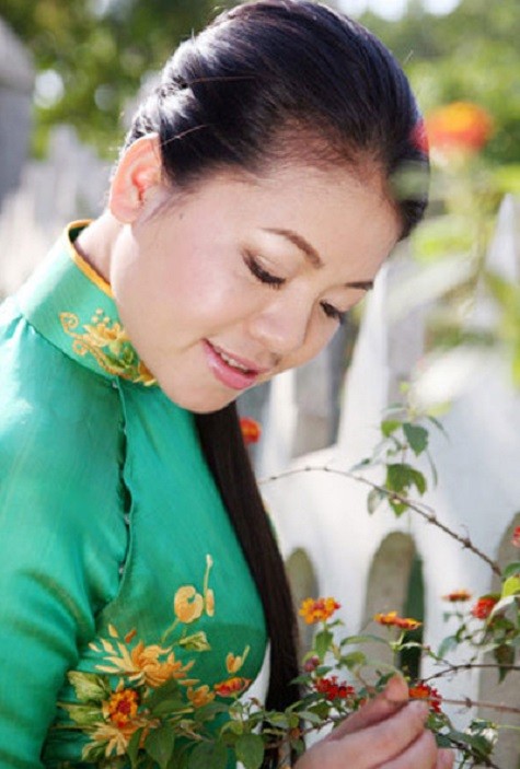 Ca sĩ Anh Thơ song ca cùng Chế Linh