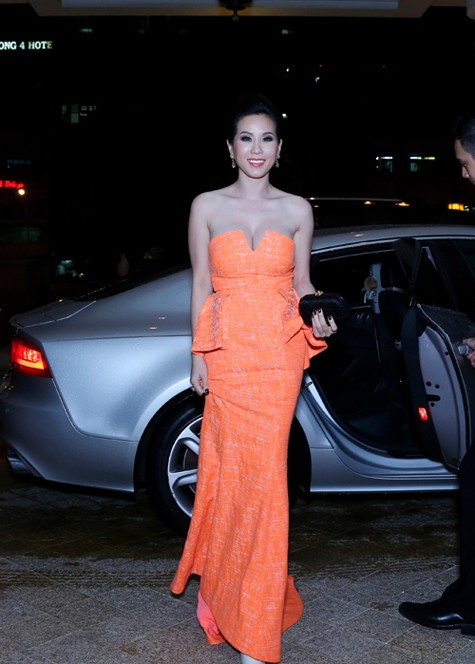 Tối qua (14/12), Hoa hậu Thu Hoài là một trong số ít nghệ sĩ được mời tham gia bữa tiệc của đại gia Nguyễn Thị Liễu