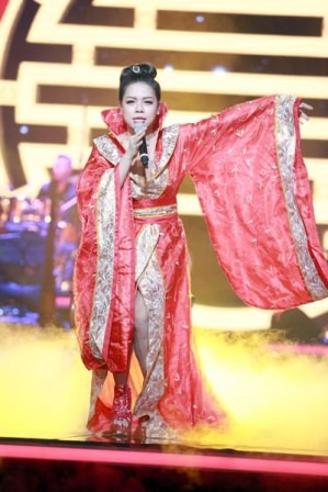 Trang phục bị cho là của Trung Quốc đang gây tranh cãi dư luận khi Hà Linh mặc và hát trên sân khấu Bài hát yêu thích