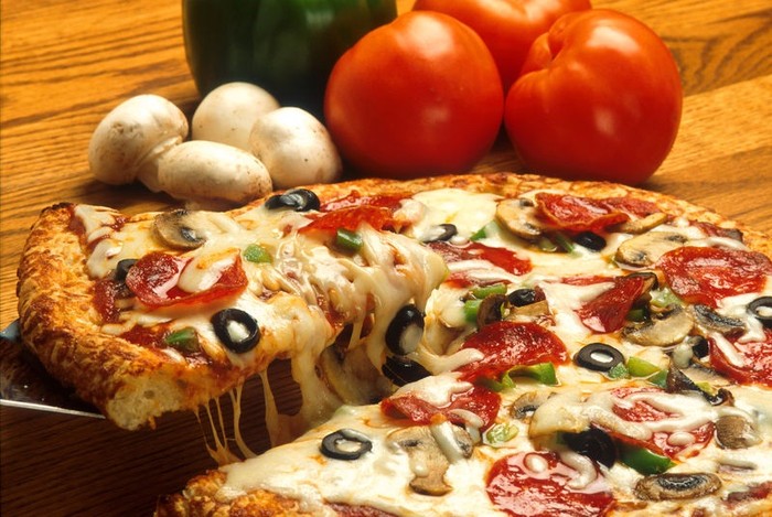 "Với sự kết hợp của 3 nguyên liệu giàu vị Umami (pho mát, thịt xông khói và xốt cà chua), món pizza mang lại một cảm giác vị Umami thật mạnh mẽ mà ít món ăn nào sánh kịp"